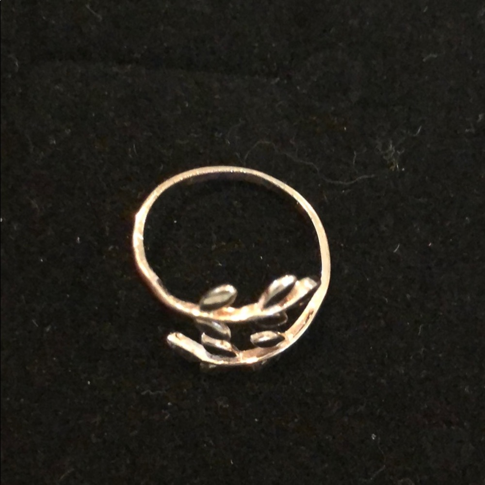 Adjustable gold tone ring - Picture 2 of 3
